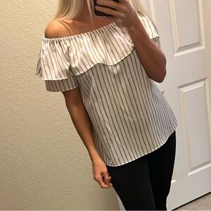 🤎🤍H by Halston🤎🤍Cream and Tan Ruffled Short Sleeve Blouse